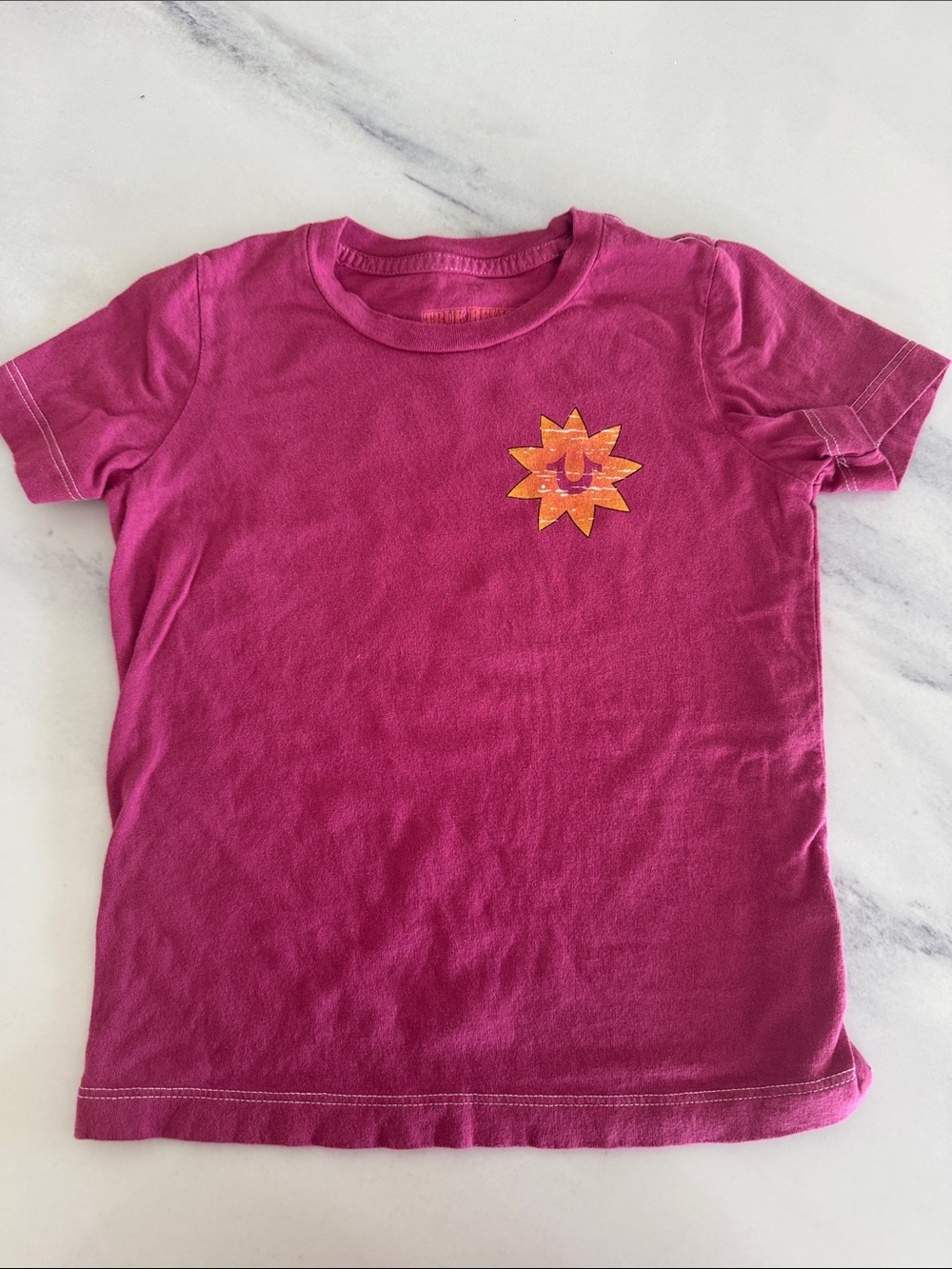 TRUE RELIGION Short Sleeve Tee in Deep Pink with Sun Graphic - size 4